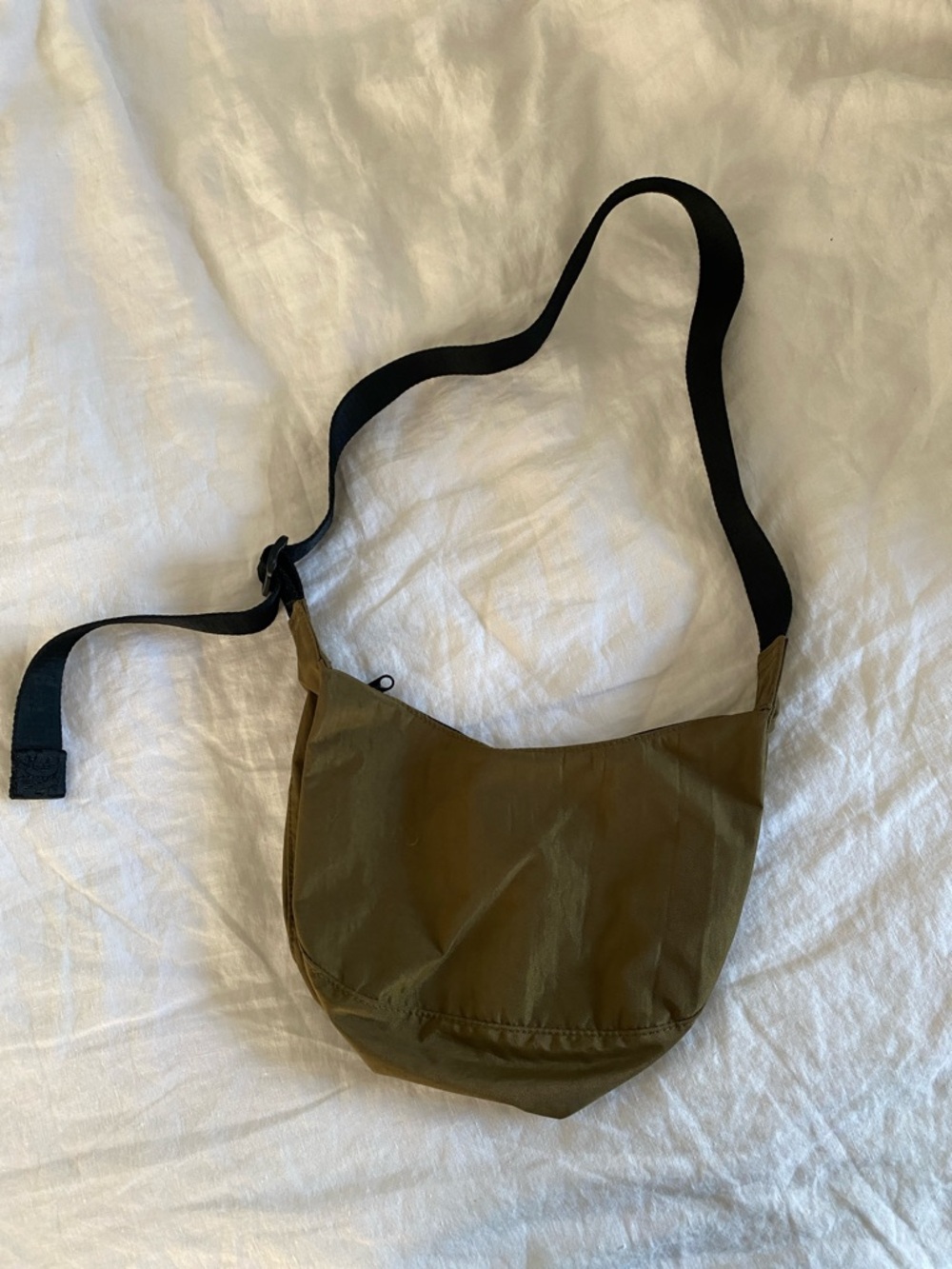 BAGGU Small Crescent Crossbody Bag- Seaweed